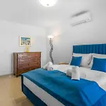 4 Bedroom Amazing In Dom wakacyjny
