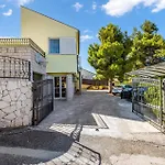 4 Bedroom Amazing In Žaborić