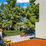 4 Bedroom Amazing In Žaborić