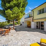 4 Bedroom Amazing In *