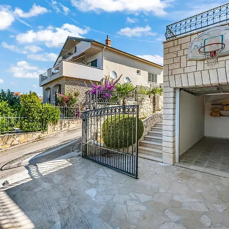 4 Bedroom Amazing In Holiday home Zaboric
