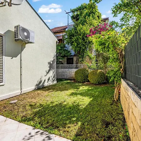 4 Bedroom Amazing In Vikendica *