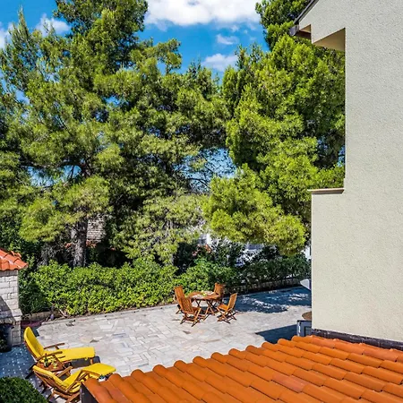 4 Bedroom Amazing In Žaborić