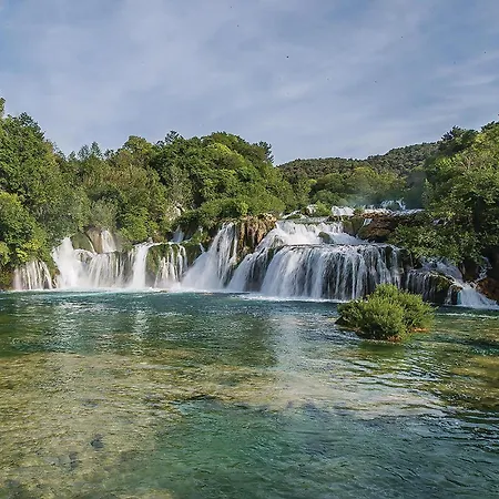 4 Bedroom Amazing In Holiday home Zaboric
