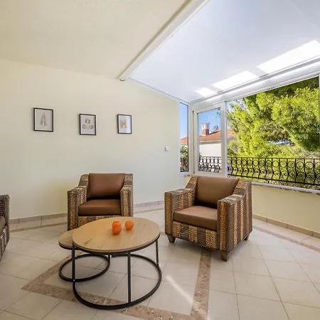 4 Bedroom Amazing In Zaboric