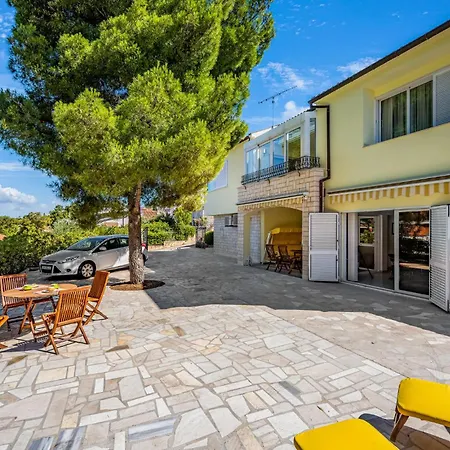 4 Bedroom Amazing In *