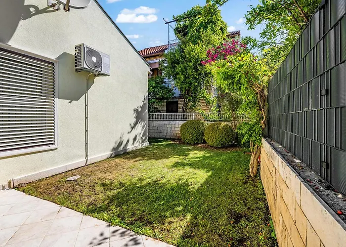 4 Bedroom Amazing In Vikendica *