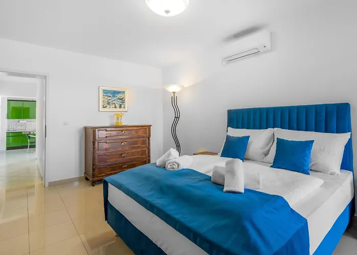 4 Bedroom Amazing In Prázdninový dům