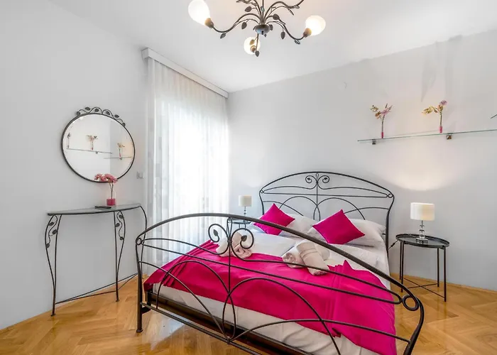 Vikendica 4 Bedroom Amazing In Zaboric