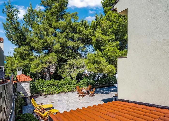 4 Bedroom Amazing In Zaboric