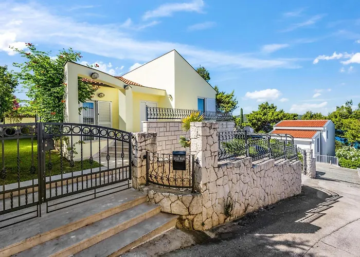 4 Bedroom Amazing In Prázdninový dům Žaborić